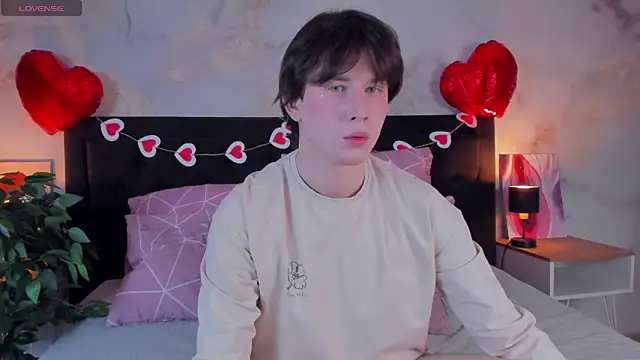 AdrianoAubert online show from February 2026 10:04:01 AM