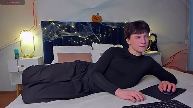 Snapshot of AdrianoAubert chatting on October 2025 05:17:01 AM AdrianoAubert online show from October 2025 05:17:01 AM