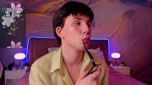 Snapshot of AdrianoAubert chatting on November 2025 03:22:02 PM AdrianoAubert online show from November 2025 03:22:02 PM