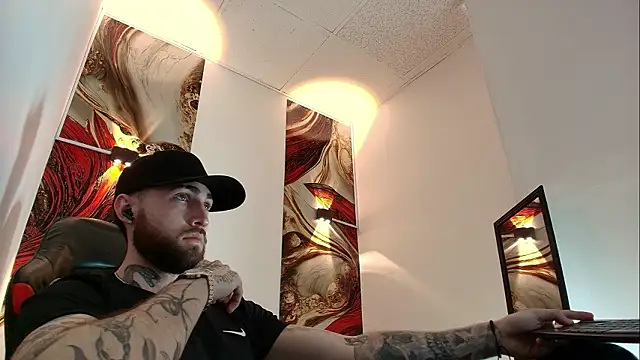 Luke davis01 online show from February 2026 01:12:01 PM