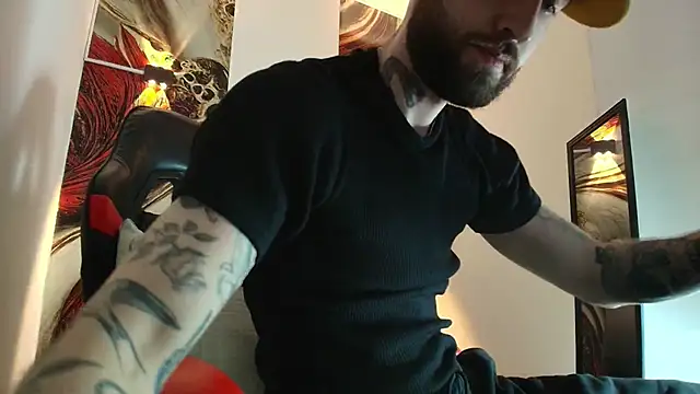 Luke davis01 online show from December 2025 01:11:02 PM