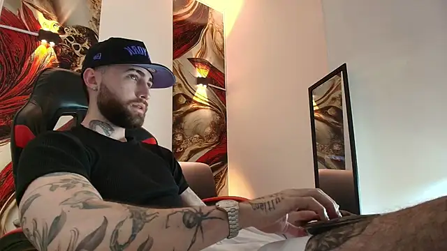 Luke davis01 online show from December 2025 01:02:02 PM