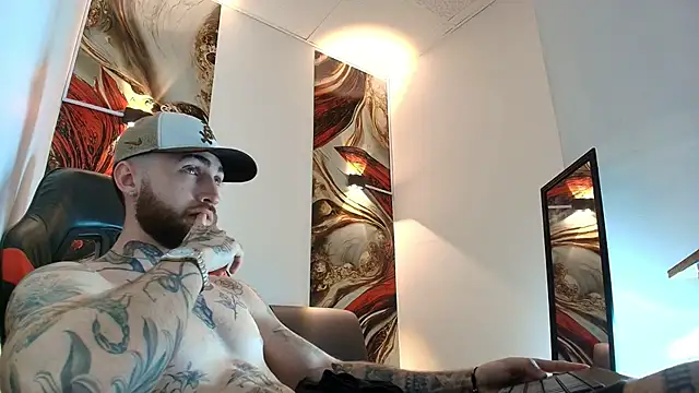 Luke davis01 online show from May 2026 12:55:01 PM