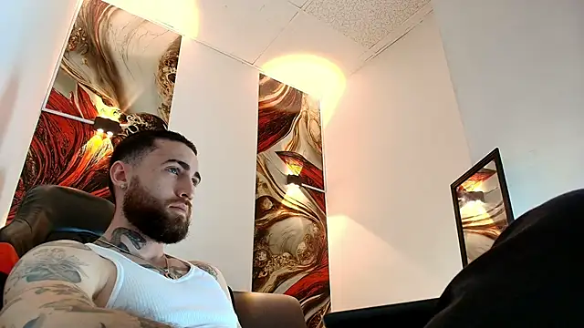 Luke davis01 online show from April 2026 01:15:01 PM