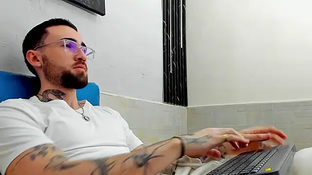 Luke davis01 online show from February 2025 12:57:02 PM