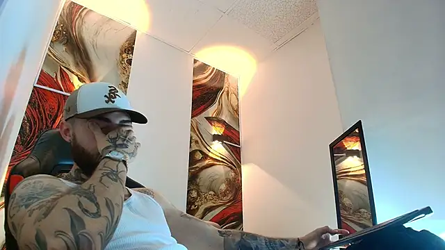 Luke davis01 online show from May 2026 01:15:02 PM