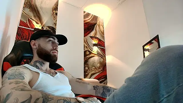 Luke davis01 online show from April 2026 01:04:01 PM