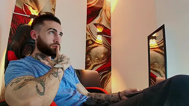 Snapshot of Luke_davis01 chatting on October 2025 01:43:02 PM Luke davis01 online show from October 2025 01:43:02 PM