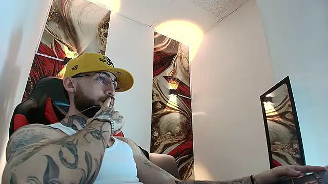 Luke davis01 online show from January 2026 01:04:02 PM