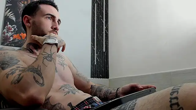 Luke davis01 online show from February 2025 04:58:02 PM