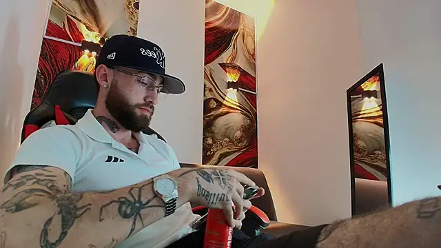 Snapshot of Luke_davis01 chatting on November 2025 12:53:02 PM Luke davis01 online show from November 2025 12:53:02 PM