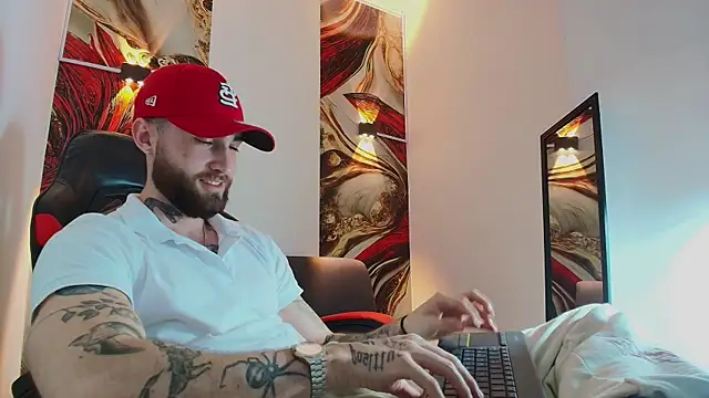 Snapshot of Luke_davis01 chatting on November 2025 01:03:02 PM Luke davis01 online show from November 2025 01:03:02 PM