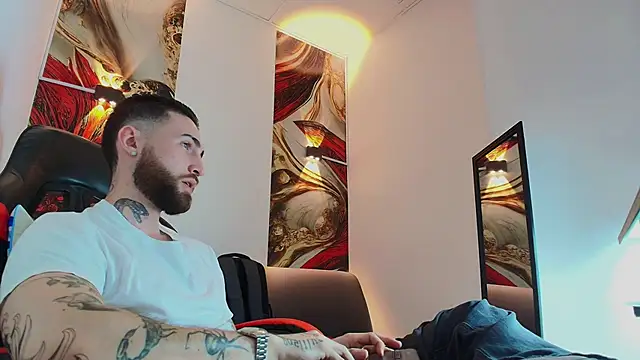 Snapshot of Luke_davis01 chatting on November 2025 01:17:01 PM Luke davis01 online show from November 2025 01:17:01 PM