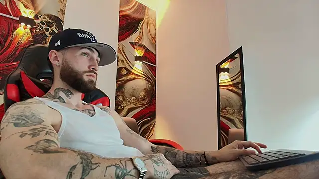 Snapshot of Luke_davis01 chatting on November 2025 01:37:02 PM Luke davis01 online show from November 2025 01:37:02 PM