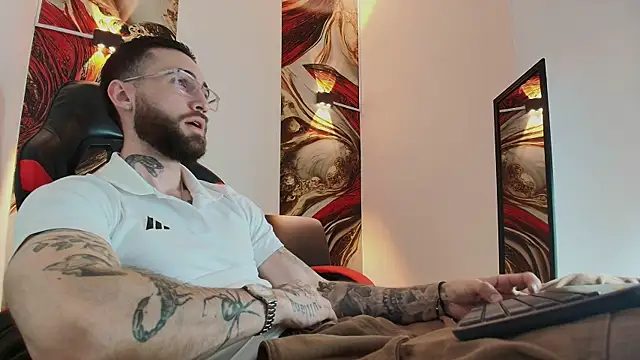 Snapshot of Luke_davis01 chatting on November 2025 01:14:02 PM Luke davis01 online show from November 2025 01:14:02 PM