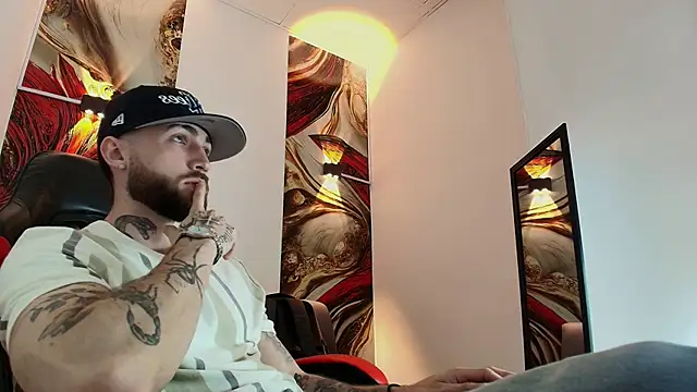 Snapshot of Luke_davis01 chatting on October 2025 01:19:02 PM Luke davis01 online show from October 2025 01:19:02 PM