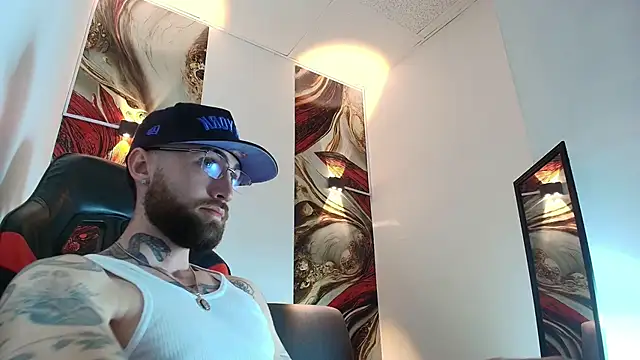 Luke davis01 online show from January 2026 01:03:01 PM