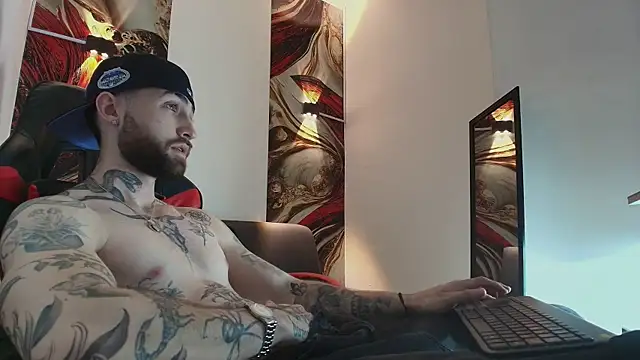 Luke davis01 online show from December 2025 01:16:02 PM