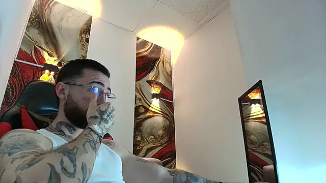 Luke davis01 online show from December 2025 01:14:02 PM