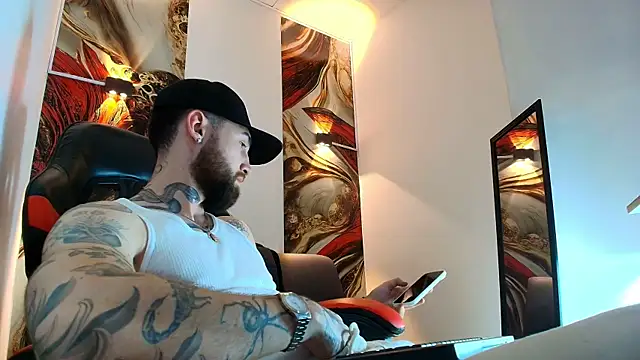 Luke davis01 online show from May 2026 01:03:02 PM
