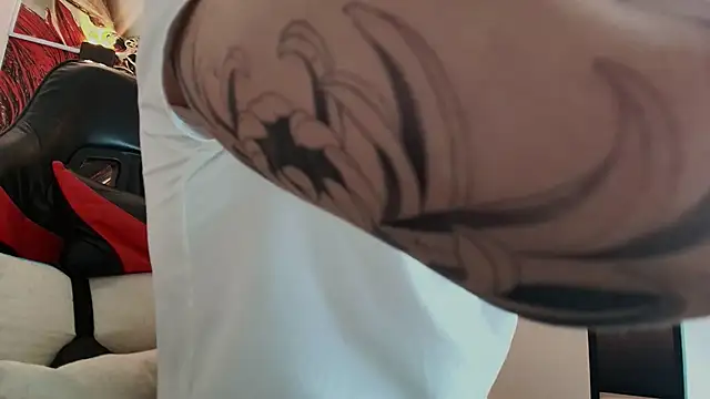 Snapshot of Luke_davis01 chatting on November 2025 01:00:01 PM Luke davis01 online show from November 2025 01:00:01 PM