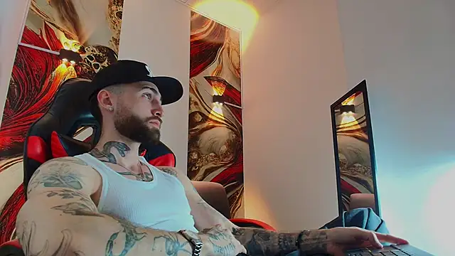 Snapshot of Luke_davis01 chatting on December 2025 01:21:02 PM Luke davis01 online show from December 2025 01:21:02 PM