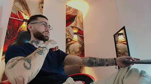 Snapshot of Luke_davis01 chatting on December 2025 01:24:02 PM Luke davis01 online show from December 2025 01:24:02 PM