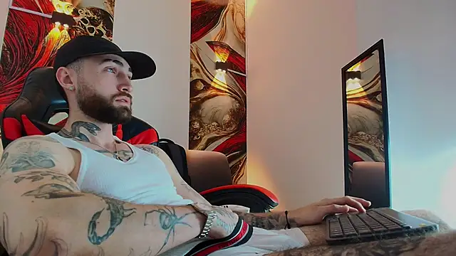 Snapshot of Luke_davis01 chatting on December 2025 01:21:02 PM Luke davis01 online show from December 2025 01:21:02 PM