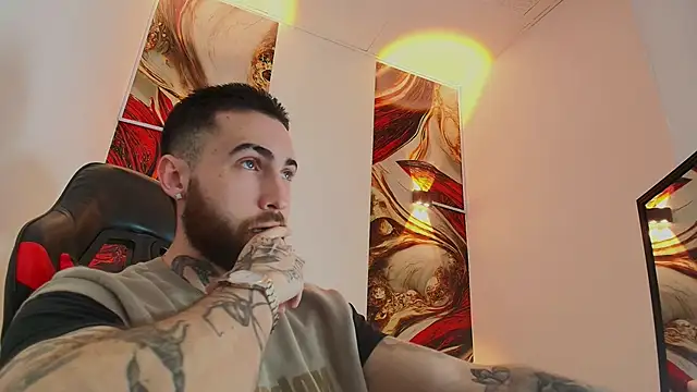 Snapshot of Luke_davis01 chatting on October 2025 01:12:02 PM Luke davis01 online show from October 2025 01:12:02 PM