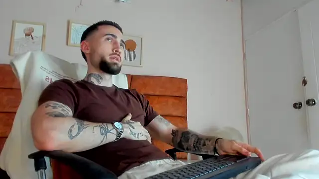 Luke davis01 online show from March 2025 08:00:02 PM