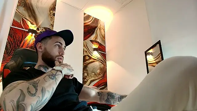 Luke davis01 online show from April 2026 01:13:02 PM