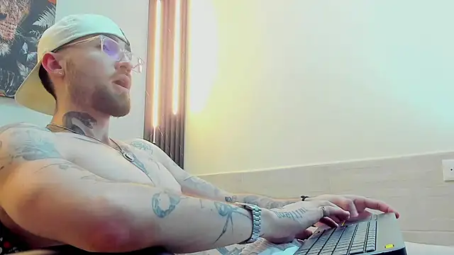 Luke davis01 online show from February 2025 03:56:02 PM