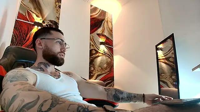 Luke davis01 online show from April 2026 01:35:01 PM