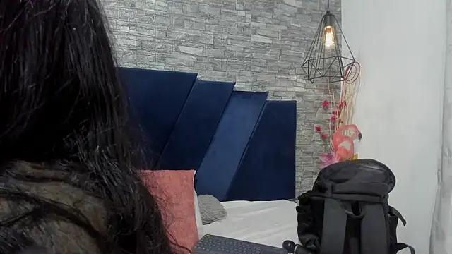 Sophia Brunett online show from October 2025 12:06:01 PM