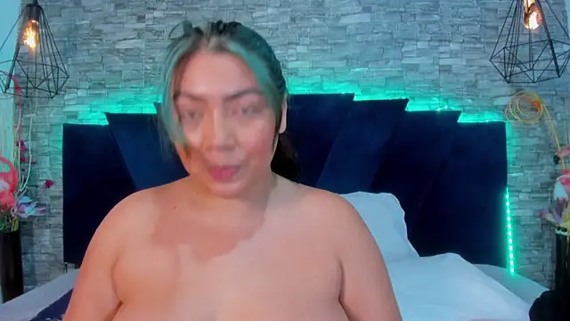 Sophia Brunett online show from April 2026 08:00:01 PM