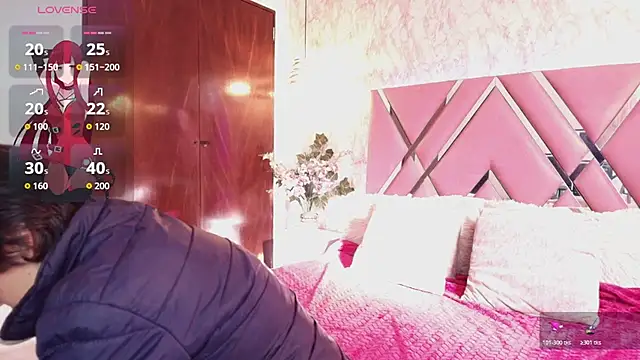 Saori Sann  online show from November 2025 01:00:02 PM