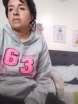 Saori Sann  online show from October 2025 01:32:01 PM
