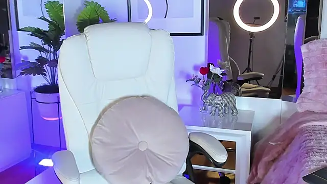 Cloee Rainbow1 online show from April 2026 12:00:01 PM