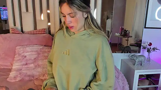 Cloee Rainbow1 online show from March 2026 12:05:01 PM