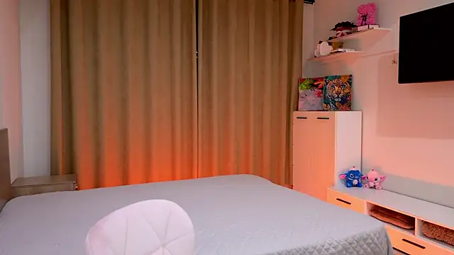 Bella amory online show from February 2026 04:03:01 PM