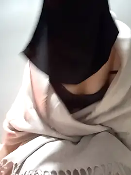 Snapshot of Milan-88 chatting on December 2025 08:33:02 PM Milan-88 online show from December 2025 08:33:02 PM