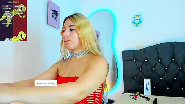 Snapshot of Vickyallien chatting on November 2025 04:18:02 PM Vickyallien online show from November 2025 04:18:02 PM