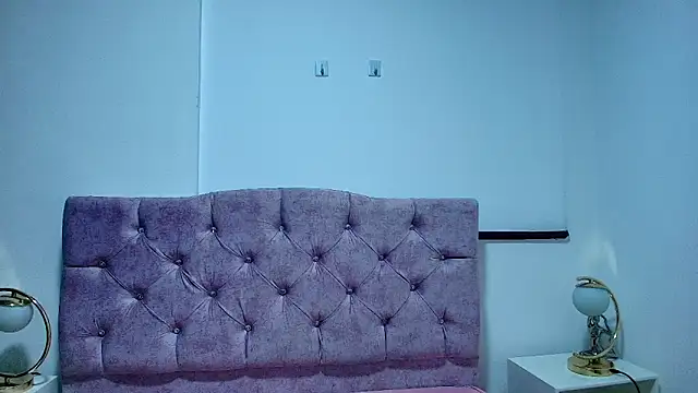 Skye Moore online show from November 2025 07:03:01 PM