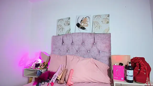 Skye Moore online show from February 2026 07:03:01 PM