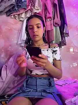 Snapshot of Skye_Moore chatting on May 2026 02:15:02 AM Skye Moore online show from May 2026 02:15:02 AM