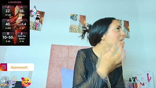 Skye Moore online show from November 2025 06:47:02 PM