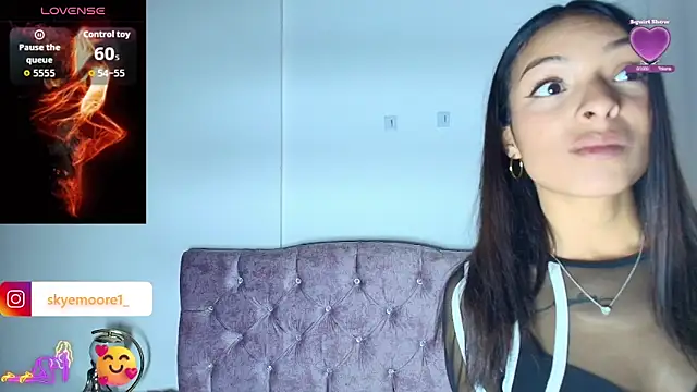 Skye Moore online show from November 2025 07:50:02 PM