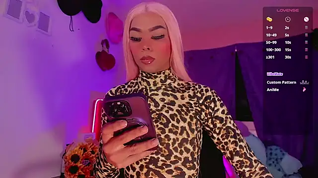 Snapshot of val_princes chatting on December 2025 01:28:01 PM val princes online show from December 2025 01:28:01 PM