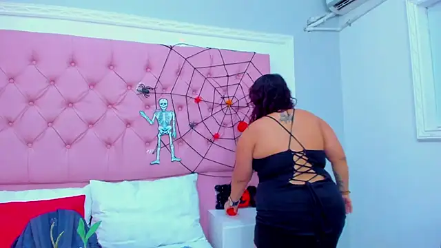KourtneyEvans online show from October 2025 06:27:01 PM