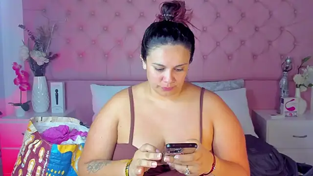 KourtneyEvans online show from September 2025 04:40:01 PM